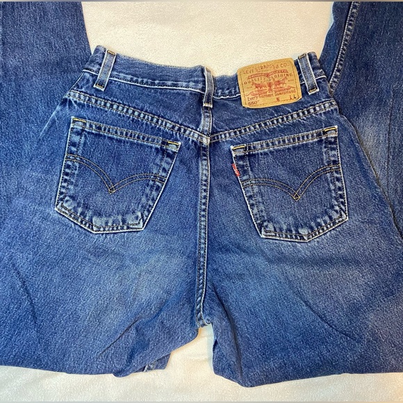 Vintage Dark Wash Levi’s 550 - Picture 2 of 3